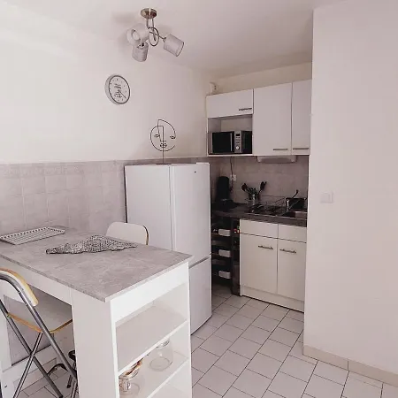 Appartement Climatise Avec Loggia Et Parking A 200M De La Plage - Fr-1-338-442